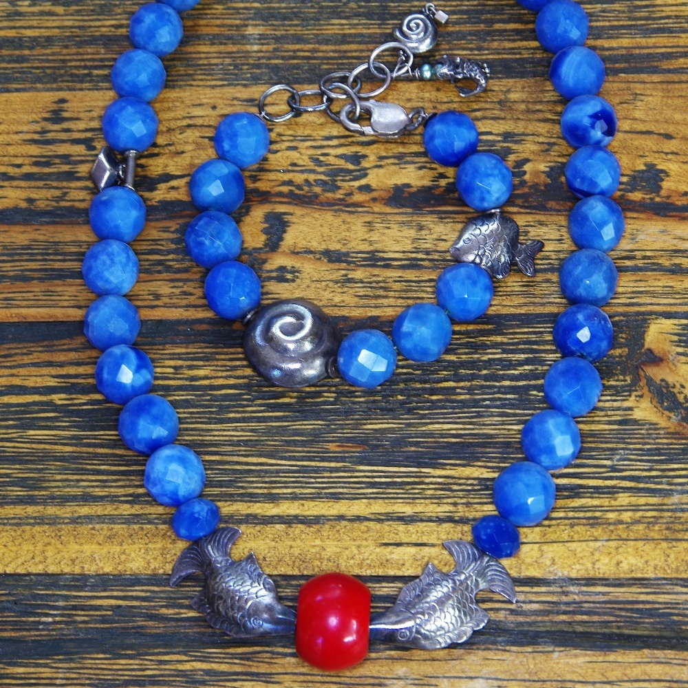 Chalcedony necklace and bracelet